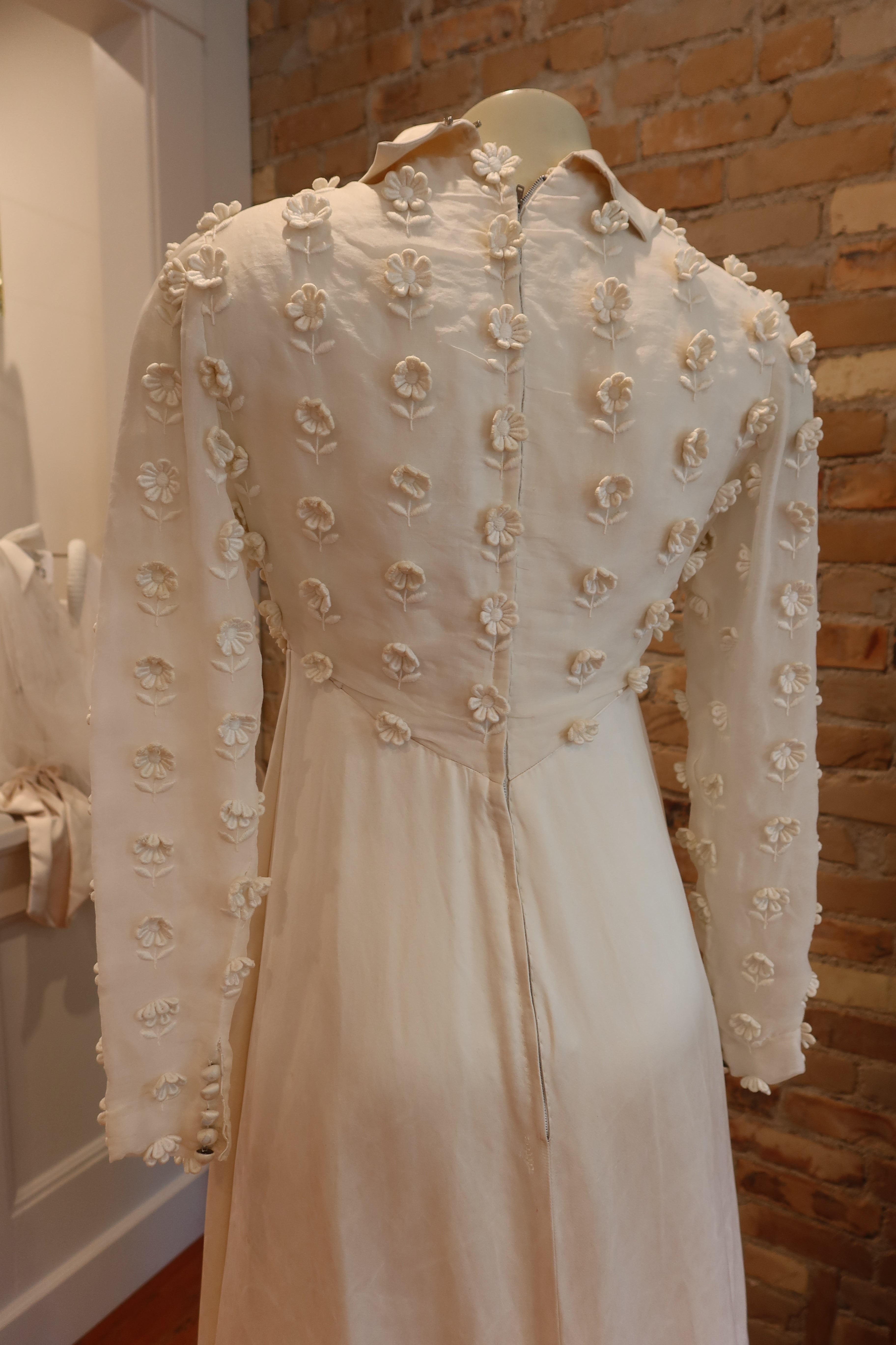1970s Daisy Satin Mock Neck