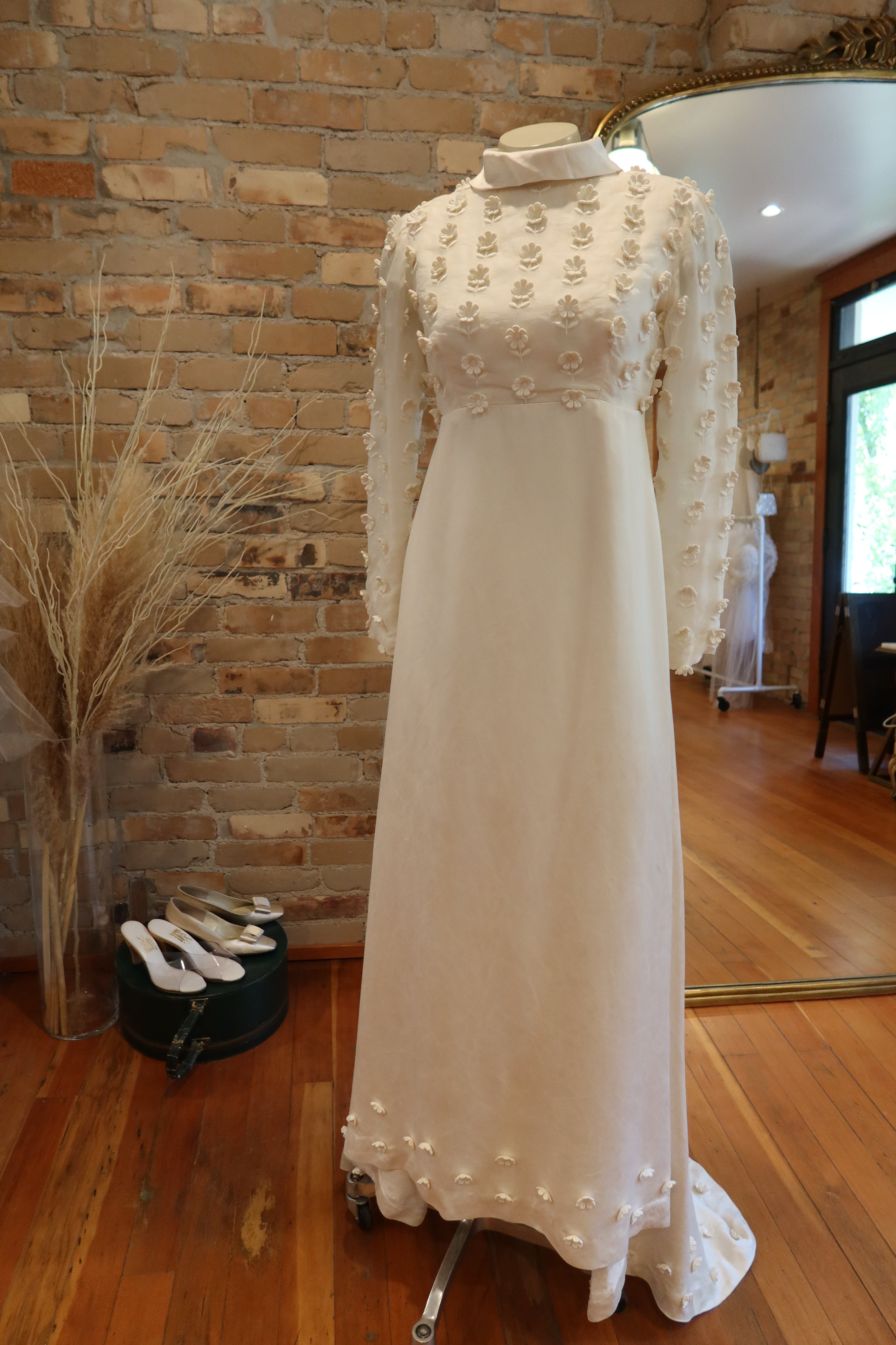 1970s Daisy Satin Mock Neck