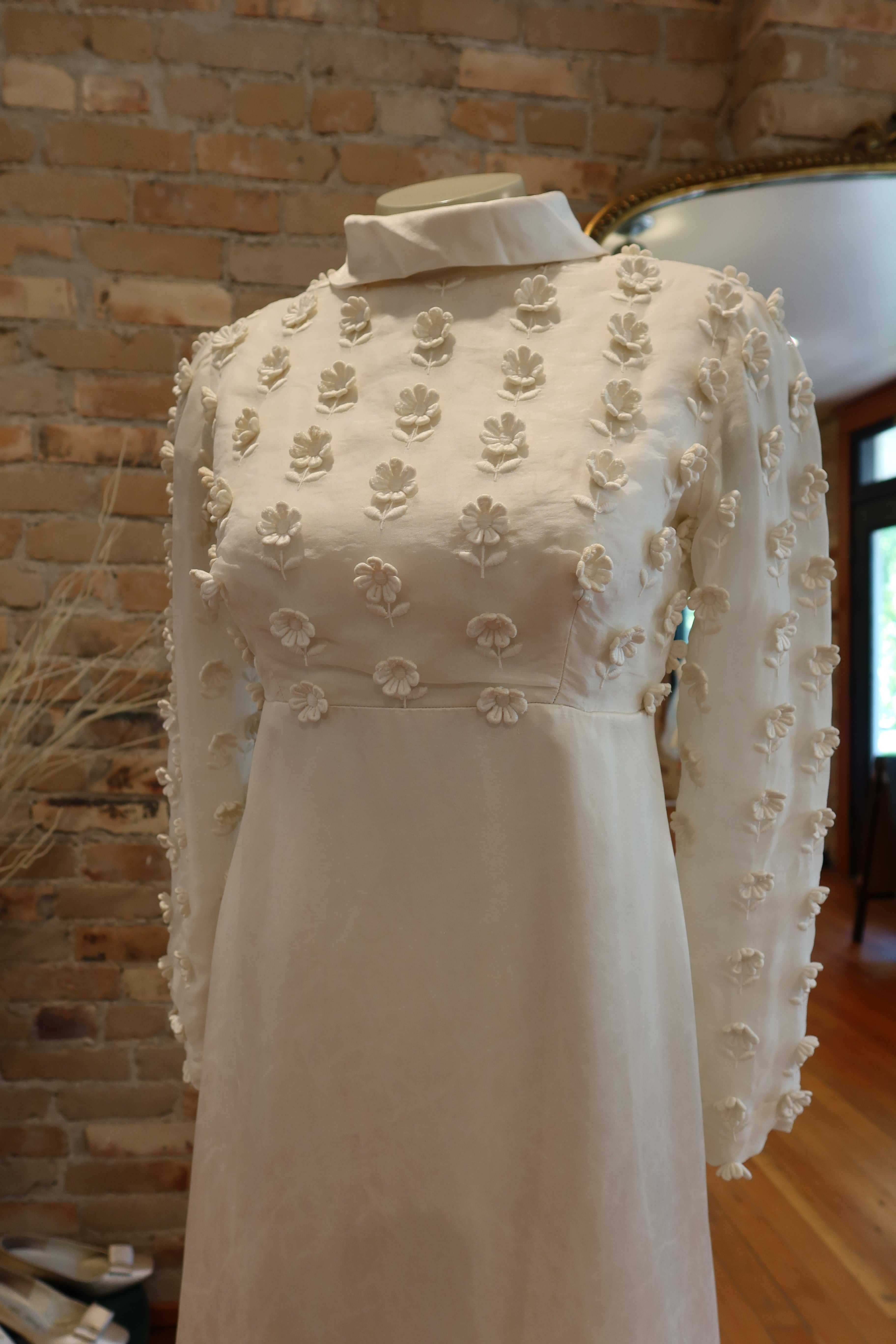 1970s Daisy Satin Mock Neck