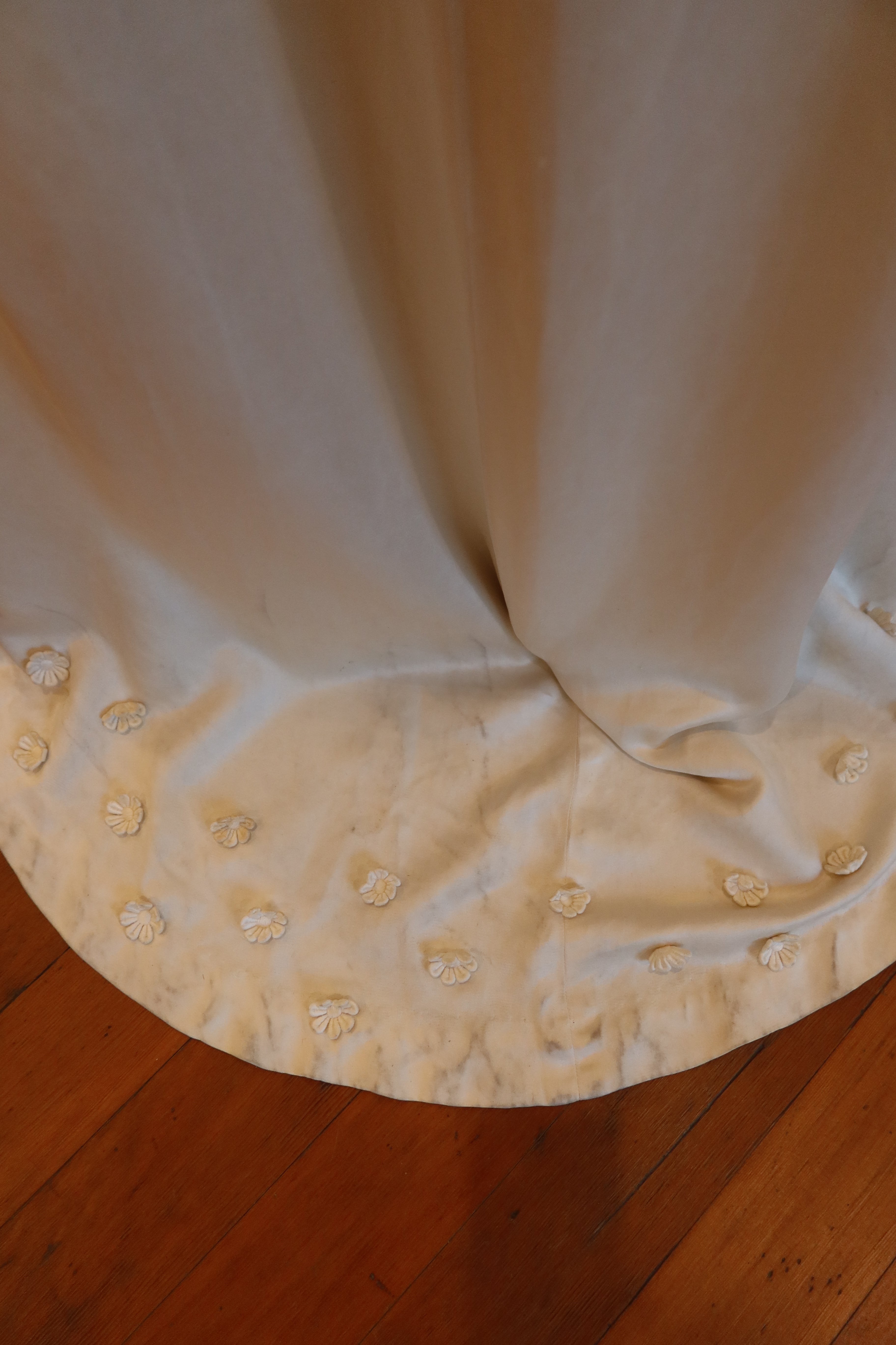 1970s Daisy Satin Mock Neck