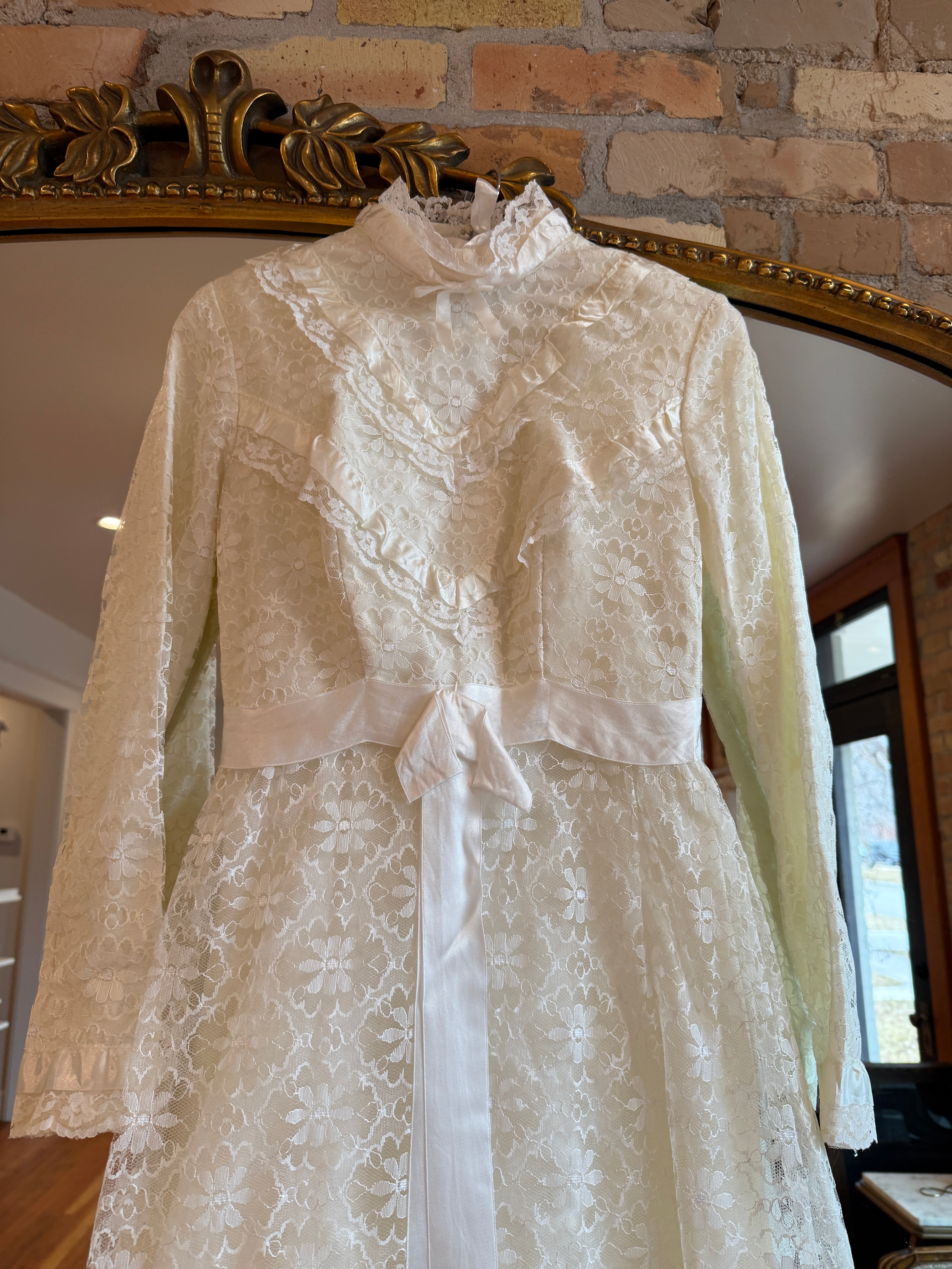 1970s Ruffle Collar Daisy Lace Ribbon Dress