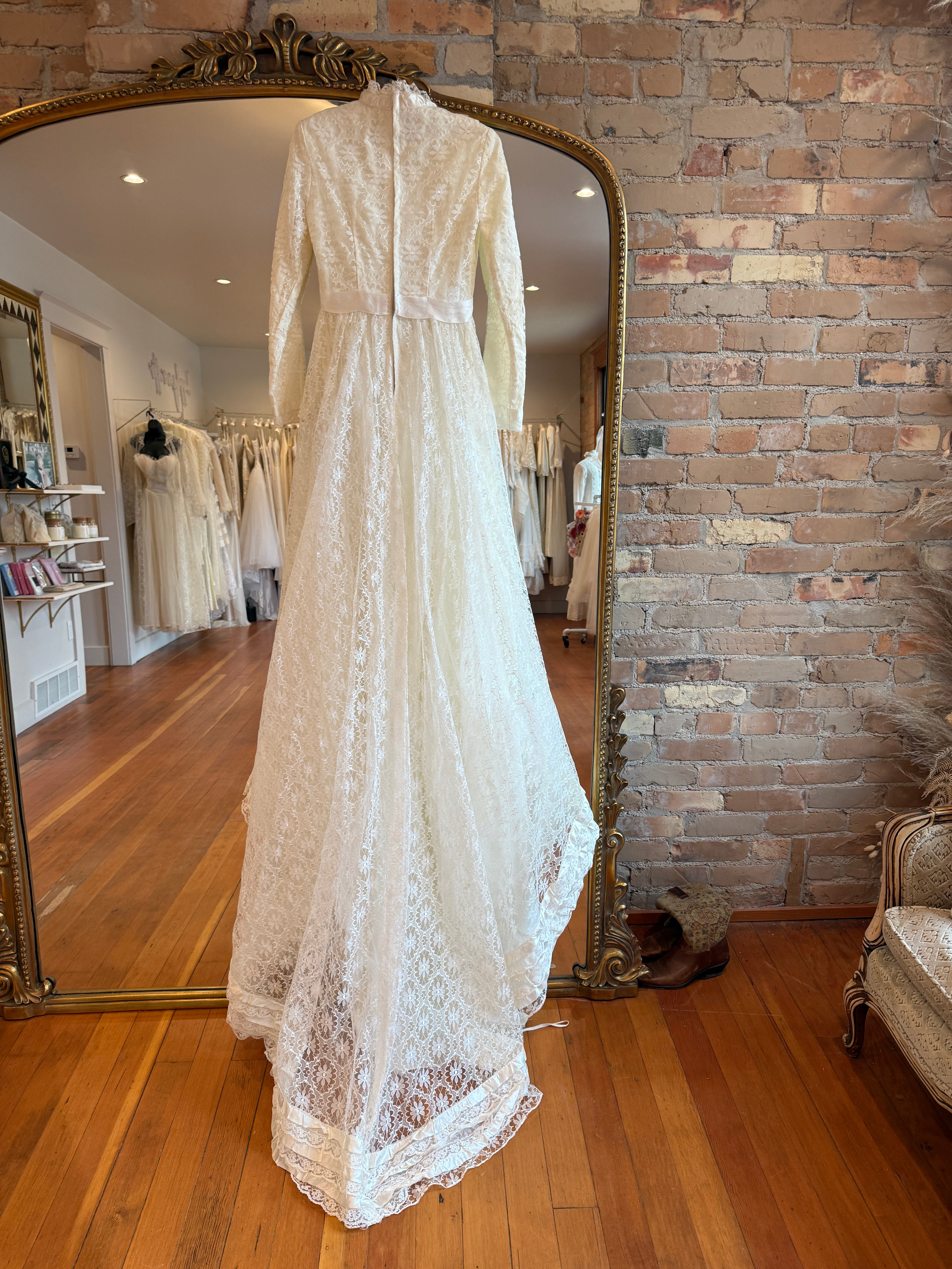 1970s Ruffle Collar Daisy Lace Ribbon Dress