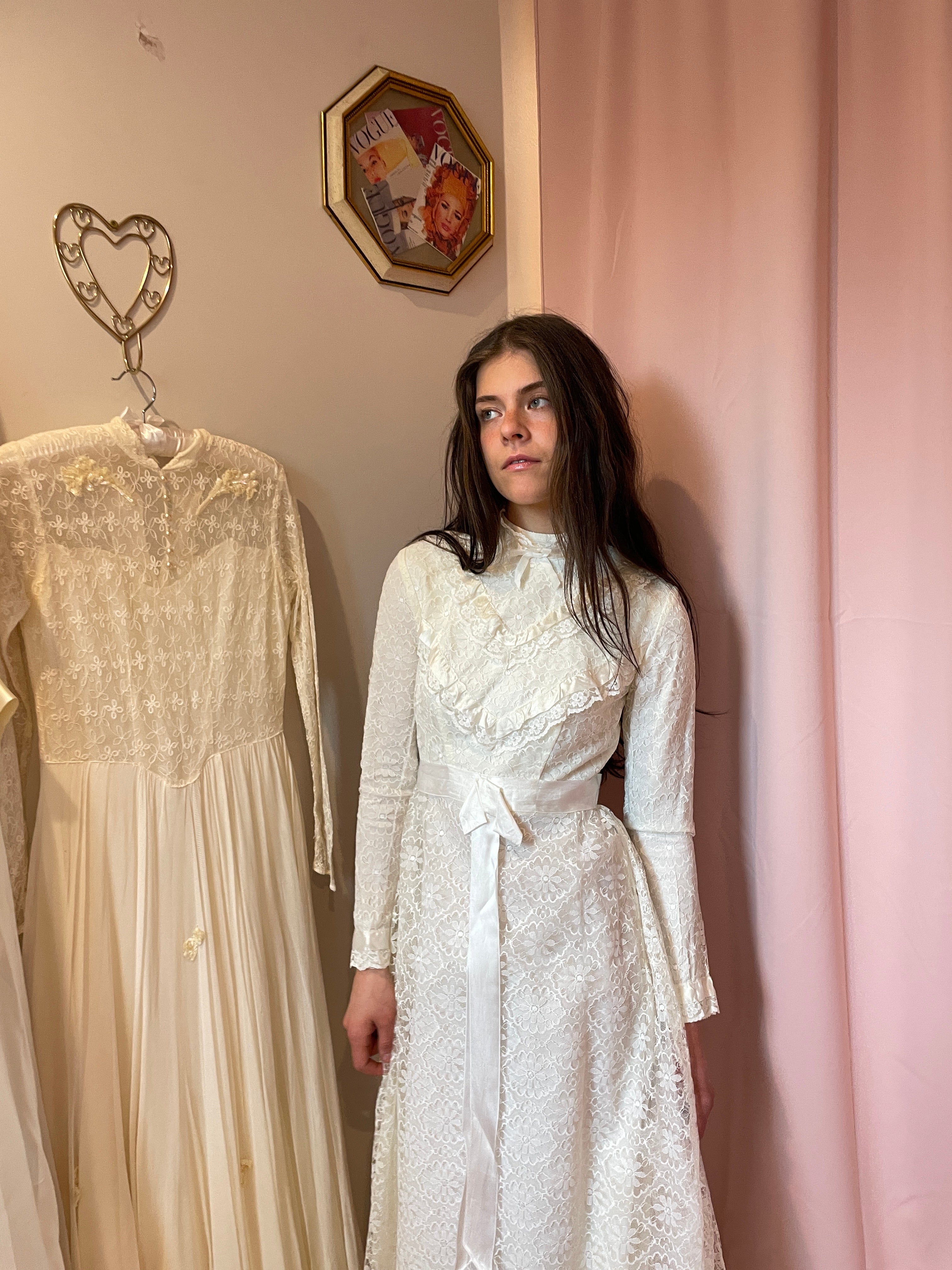 1970s Ruffle Collar Daisy Lace Ribbon Dress