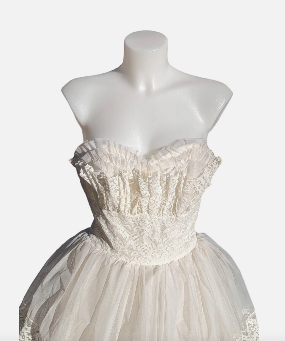 1950s Cream Lace Cupcake Gown