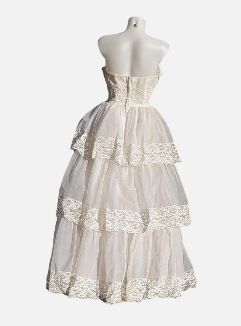 1950s Cream Lace Cupcake Gown